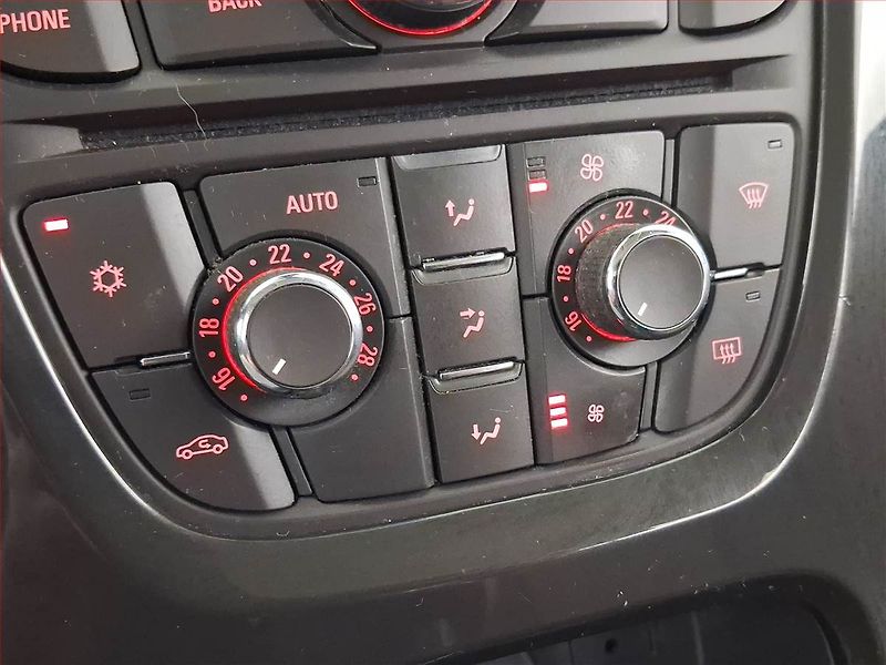 Opel Astra (2013) Cosmo 1.4 T, Serv.kniha - fotka 16 z 20