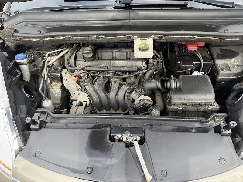Citroën C4 Picasso 1.8i 16V - fotka 22 z 23