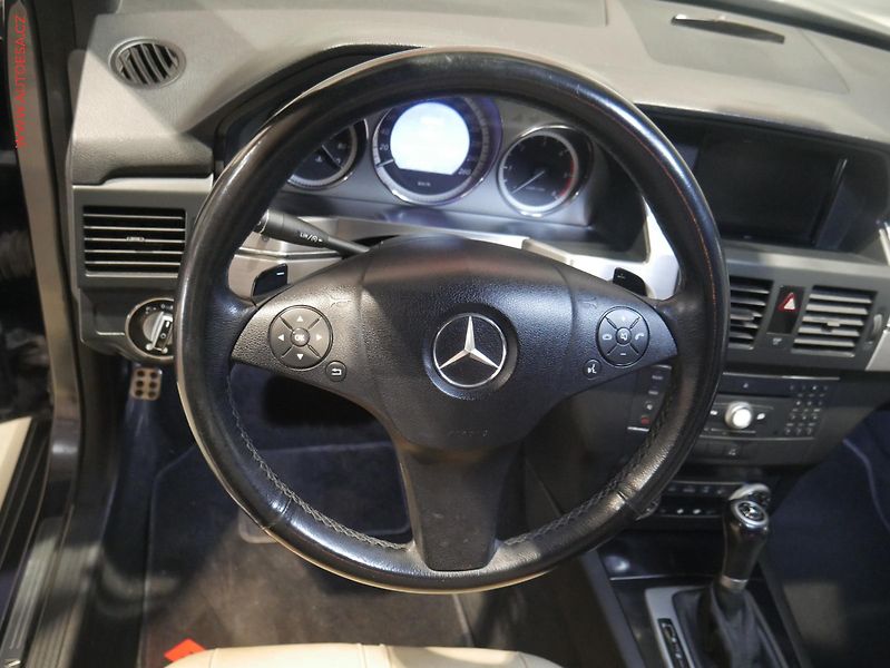 Mercedes-Benz GLK (2009) 3.0 CDi 4Matic, AT, xenon - fotka 12 z 19