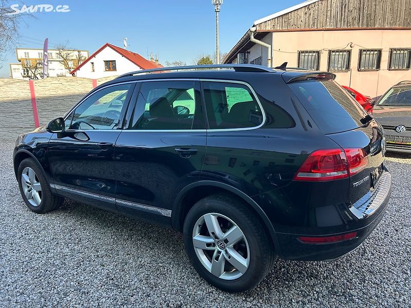 Volkswagen Touareg (2014) 3.0 TDi 150 KW SERVISNÍ KNIHA - fotka 9 z 37