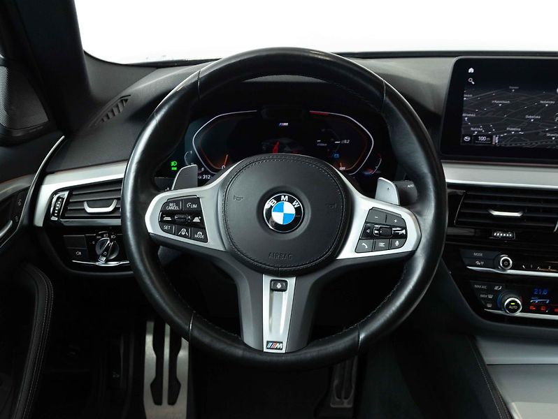 BMW Řada 5 540d xDrive - fotka 13 z 22