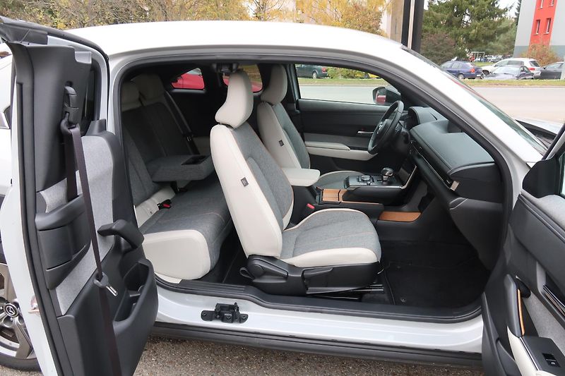 Mazda MX-30 EV  Advantage, serv., záruka - fotka 16 z 28
