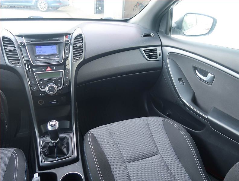 Hyundai i30 (2016) 1.6 GDI, ČR,1.maj, Tempomat - fotka 8 z 13
