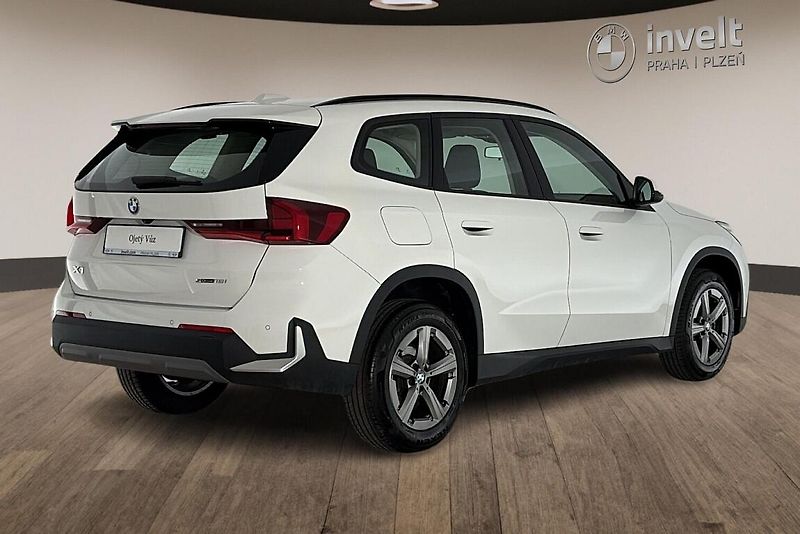 BMW X1 sDrive18i - fotka 3 z 22