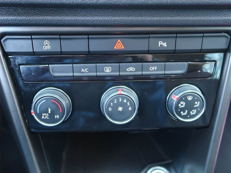 Volkswagen T-Roc (2018) 1.0 TSI, Navi, Tempomat - fotka 12 z 17