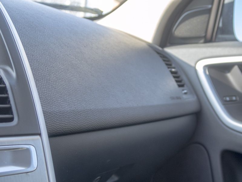 Volvo XC60 (2011) ČR 2.0D 120KW – TAŽNÝ - fotka 27 z 54