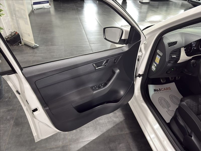 Škoda Fabia 1,2   TSI SPORT VÝHŘEV SEDADEL - fotka 6 z 28