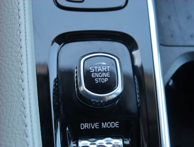 Volvo XC90 (2021) B5 AWD - fotka 17 z 28