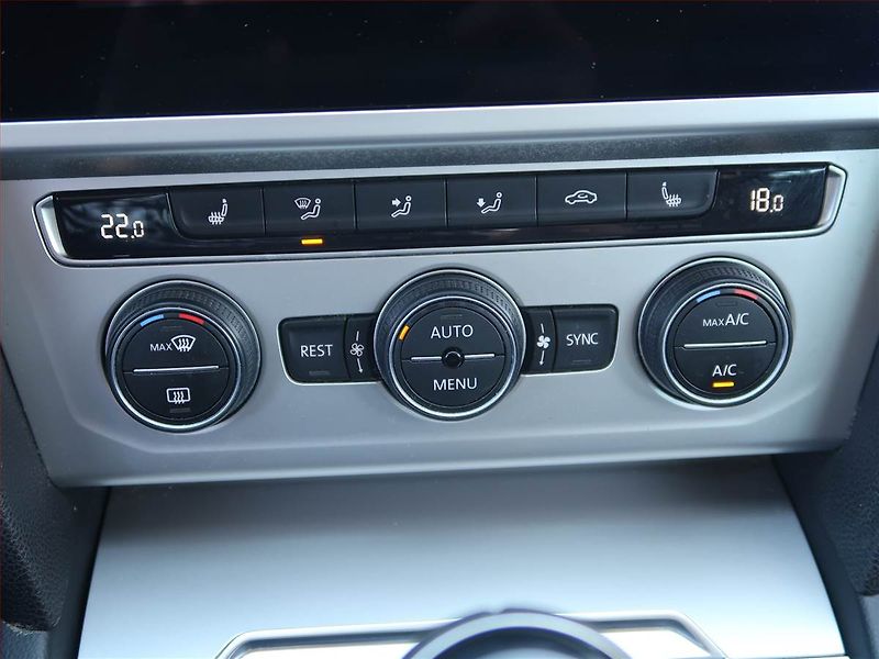 Volkswagen Passat (2019) 2.0 TDI, Tempomat - fotka 15 z 17
