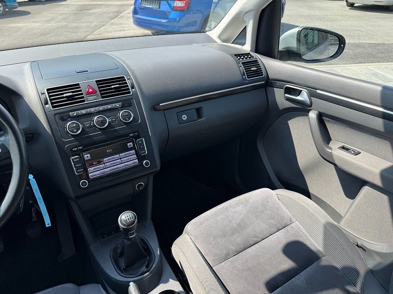 Volkswagen Touran (2014) SKY 1.6 TDI 77kW - fotka 16 z 46