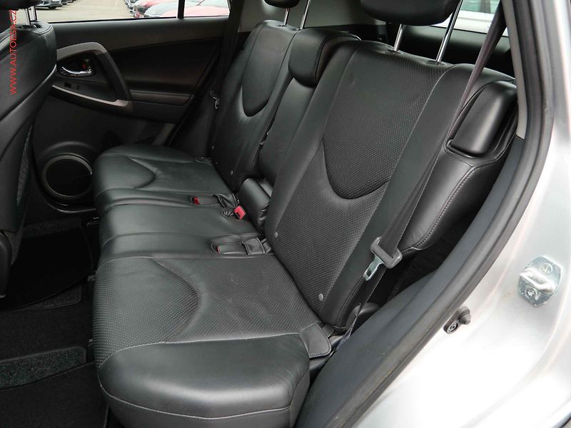 Toyota RAV4 (2008) 2.2 D-CAT 4x4, STK8/28 - fotka 10 z 17