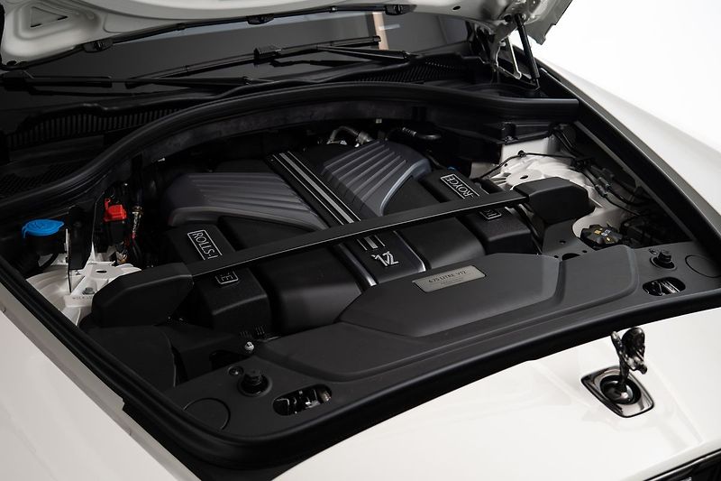 Rolls-Royce Cullinan Black Badge/Bespoke/Starling r - fotka 31 z 38