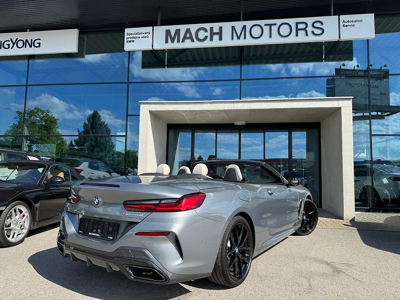 BMW M8 M850i xDrive Cabrio 2025/09 - fotka 10 z 24