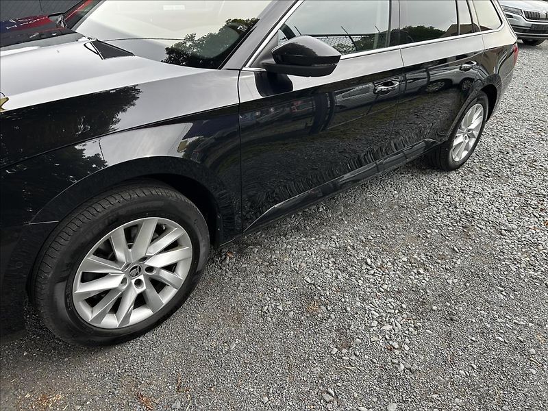 Škoda Superb 2,0 TDi DPH  360° Travel Asist - fotka 45 z 50