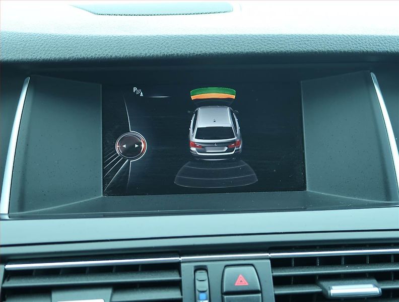BMW Řada 5 (2015) 518d, Serv.kniha, Navi, Xenony - fotka 16 z 17