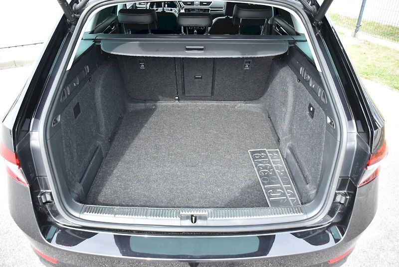 Škoda Superb (2023) L&K 2.0 TDI 110kW DSG - fotka 28 z 35