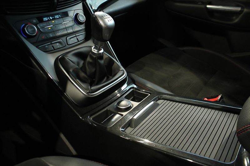 Ford Kuga TDCi AWD ST-Line - fotka 22 z 31