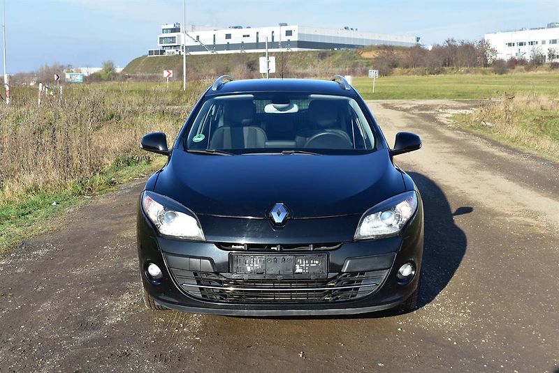 Renault Mégane 1,9 DCi BOSE,96KW,NAVI,PĚKNÝ - fotka 2 z 17