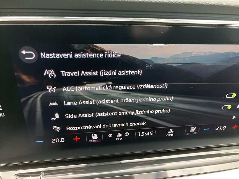 Škoda Octavia 2,0 TAŽNÉ,KŮŽE,MATRIX-BEAM - fotka 29 z 36