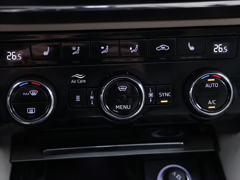 Škoda Superb 2,0 TSI 206kW DSG 4x4 CZ L&K - fotka 33 z 45