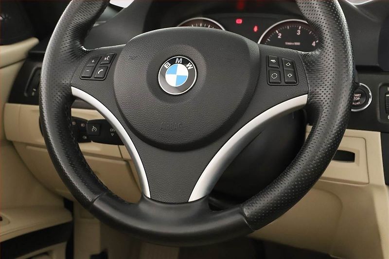 BMW Řada 3 (2009) 330 d, Automat, Kůže - fotka 16 z 18