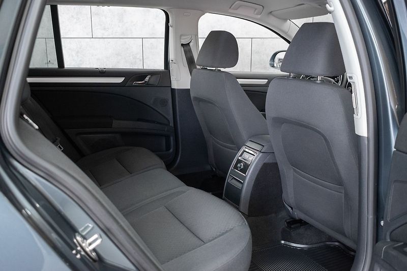 Škoda Superb 2.0 TDI DSG AMBITION BUSINESS - fotka 12 z 32
