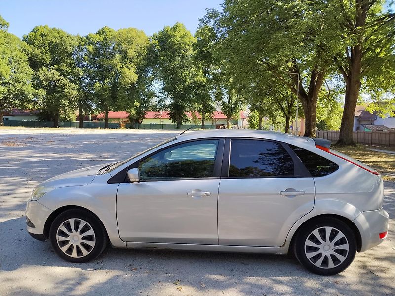 Ford Focus (2008) s bohatým příslušenstvím - fotka 1 z 13
