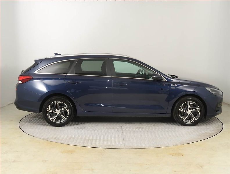 Hyundai i30 (2020) Family 1.5 T-GDI MHEV - fotka 6 z 22