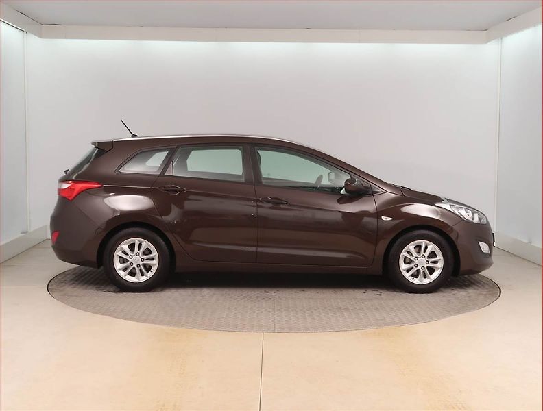 Hyundai i30 (2016) 1.6 GDI, Tempomat - fotka 6 z 15