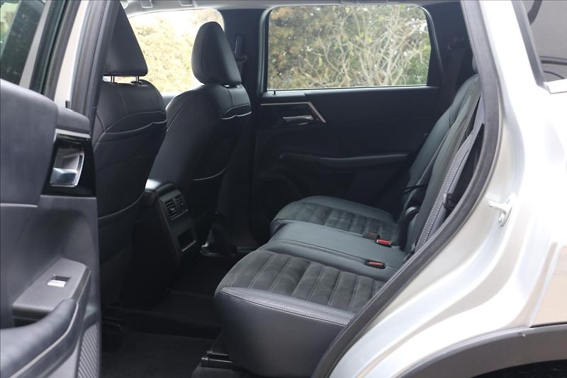 Mitsubishi Outlander 2,4 7míst, intense - fotka 54 z 70