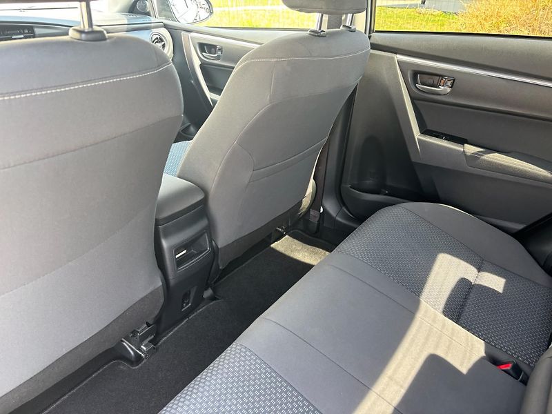 Toyota Corolla 1.6 VVT-i Active Trend Led - fotka 25 z 28
