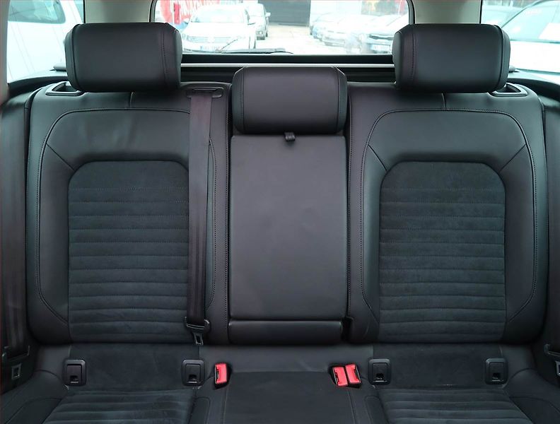 Volkswagen Passat (2016) 2.0 TDI, Automat, Navi - fotka 10 z 23