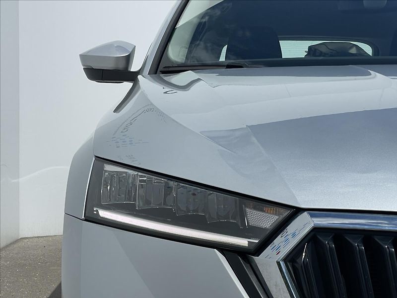 Škoda Octavia 2,0 TDI Combi Ambition Plus - fotka 19 z 21