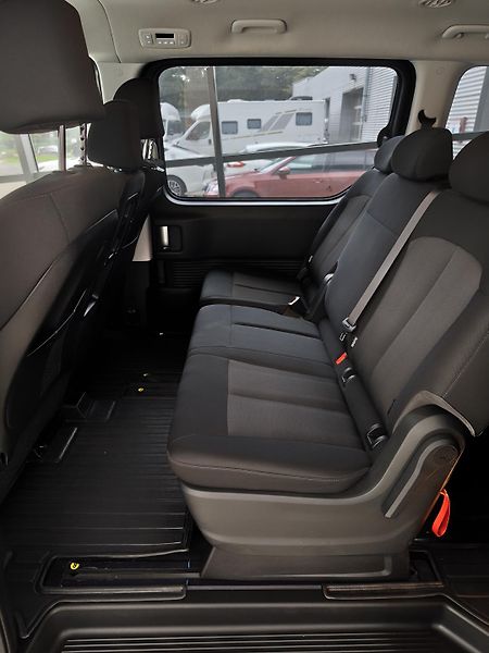 Hyundai Staria (2026) 1.6T-GDi 117kW HEV Comfort - fotka 9 z 22