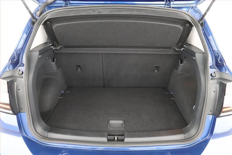 Volkswagen T-Cross (2023) Life 1.0 TSI, Navi - fotka 17 z 18