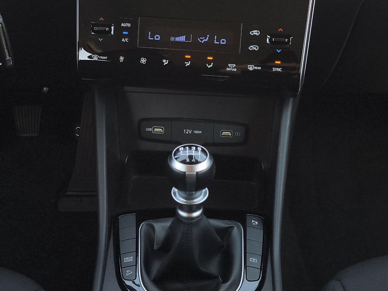Hyundai Tucson (2023) 1.6 T-GDi 110kW, ČR, Serv. kni - fotka 21 z 25