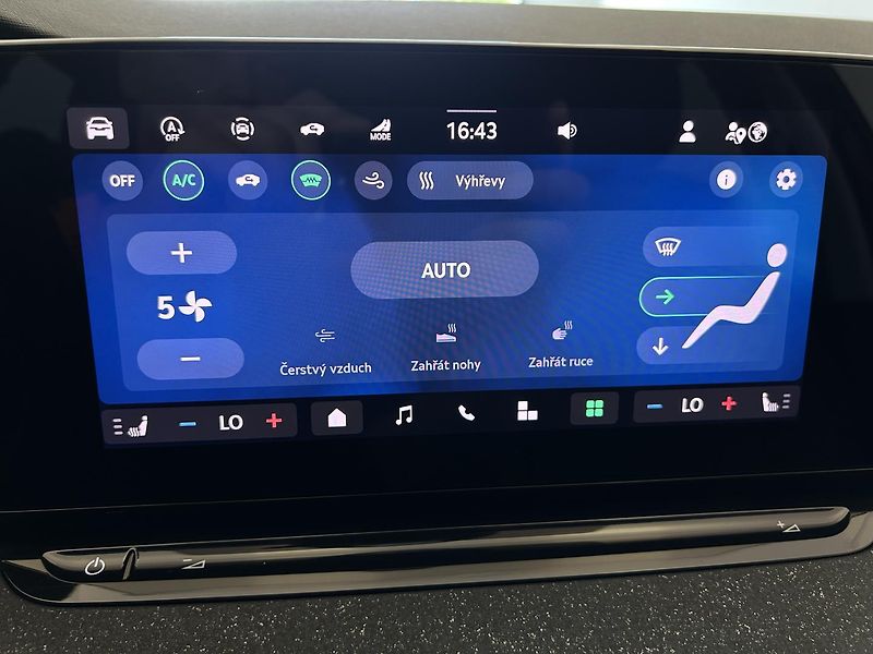 Škoda Octavia 1.5 TSI Top selection - fotka 13 z 24