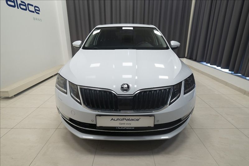 Škoda Octavia 2,0 TDI NAVI KEYLESS VÝHŘEV ČR - fotka 2 z 41
