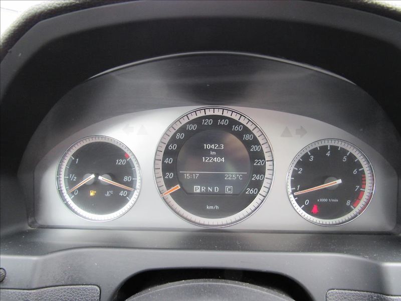 Mercedes-Benz Třídy C 2,5 i C 230 V6 150kW Automat - fotka 13 z 33