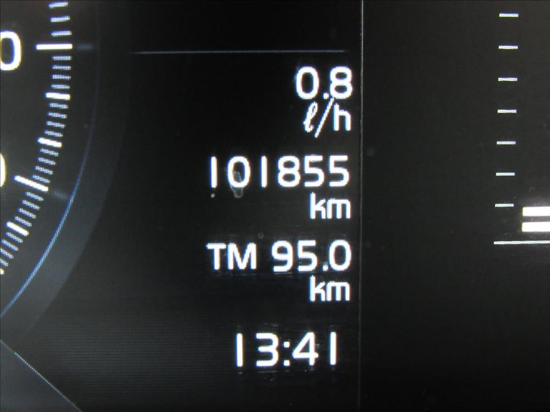Volvo V90 2,0 D5 173kW AWD Automat - fotka 14 z 33