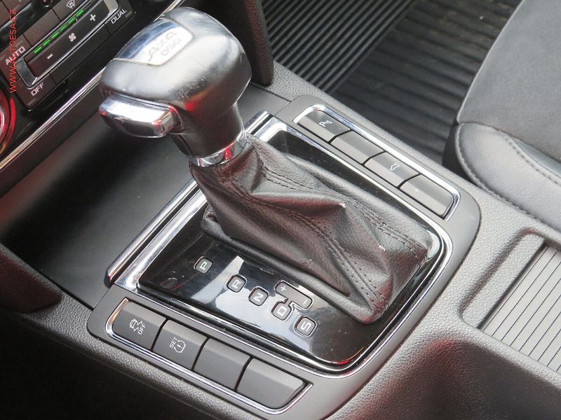 Škoda Superb (2011) 3.6 V6 4x4, ČR, Exclusive - fotka 22 z 28
