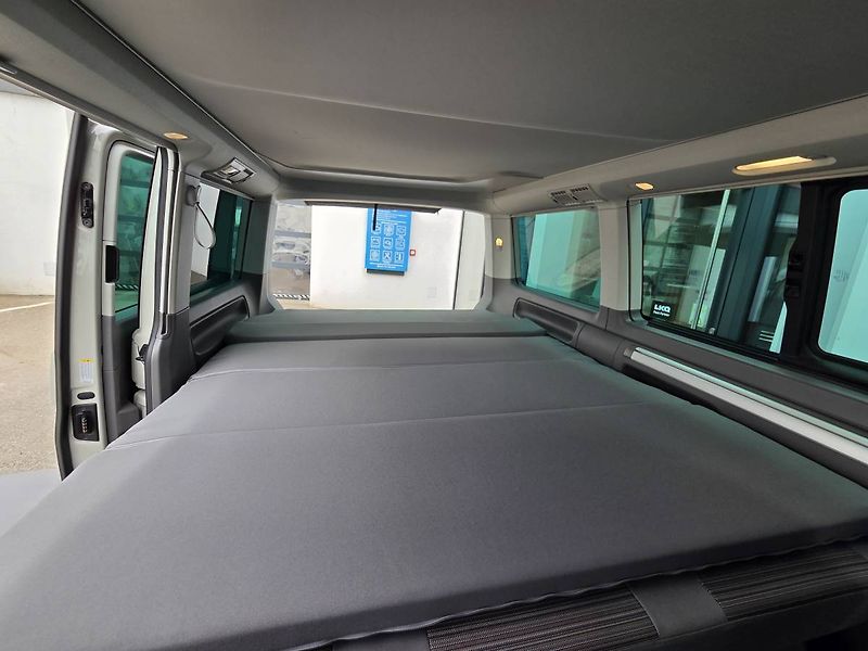 Volkswagen California 2.0 TDI DSG 4M Beach 7míst - fotka 12 z 75