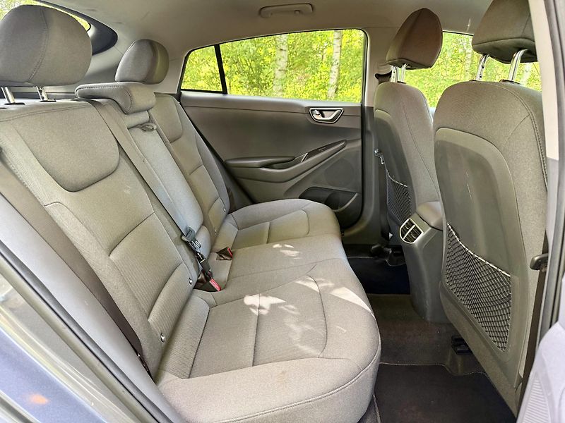 Hyundai Ioniq (2020) 38,3 kWh,SoH 100%,TČ ,BlueLink - fotka 16 z 17