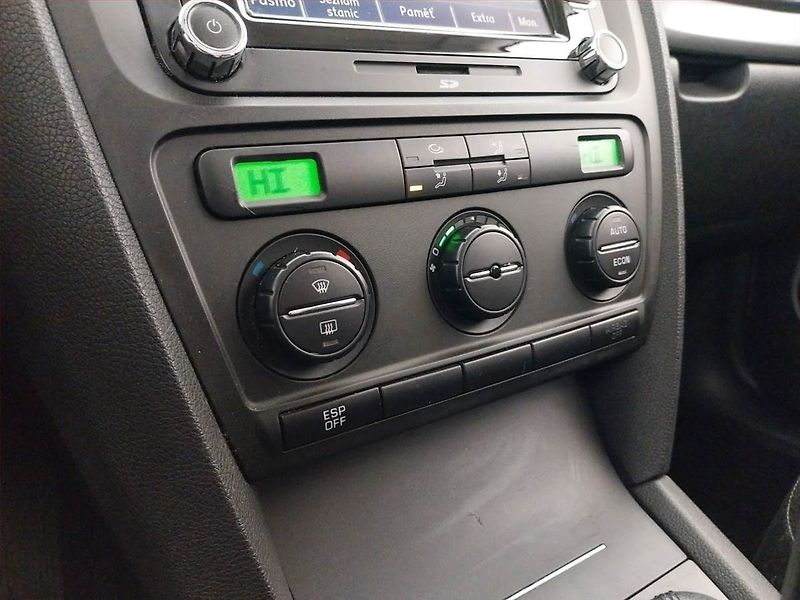 Škoda Octavia (2008) Elegance 2.0 TDI, ČR,1.maj - fotka 13 z 18