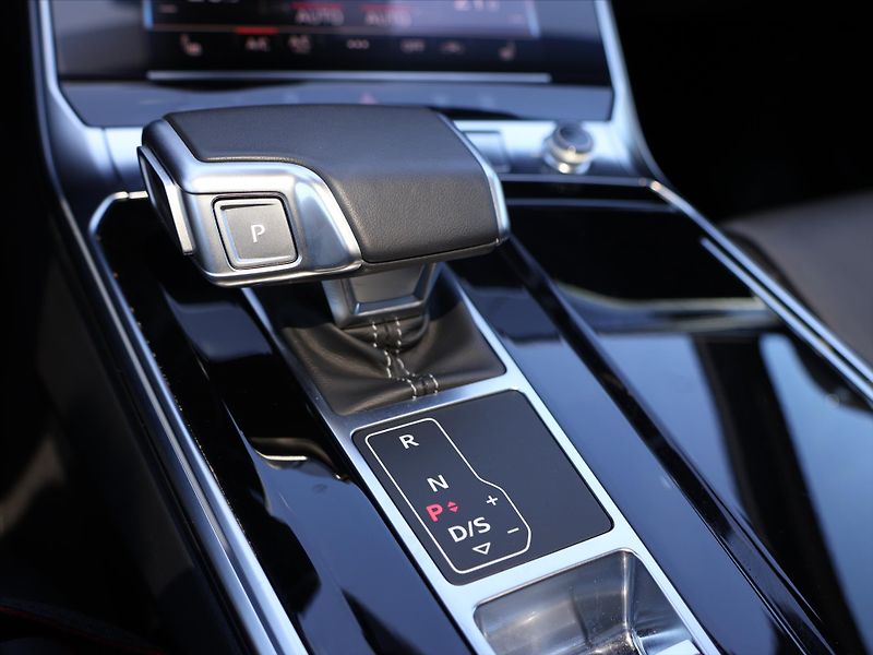 Audi A6 Avant 2,0 40 TDI Quattro S-Lin - fotka 30 z 41