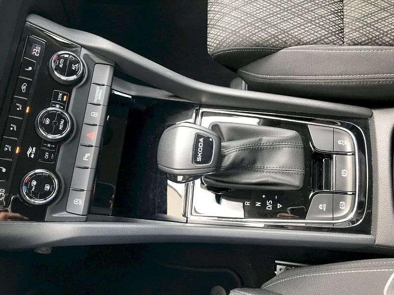 Škoda Karoq (2025) SEL TS 110/1.5 A7F - fotka 26 z 27