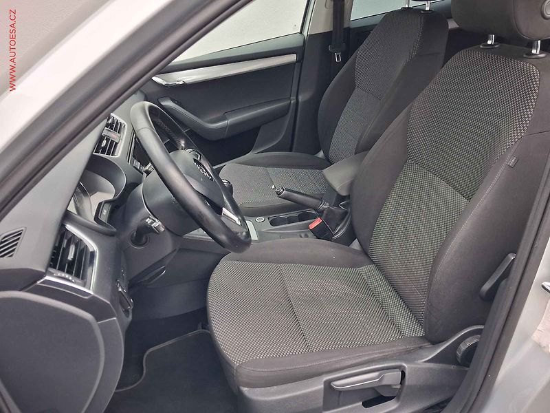Škoda Octavia (2016) 1.6TDi, ČR, AC, výhřev sed - fotka 9 z 14