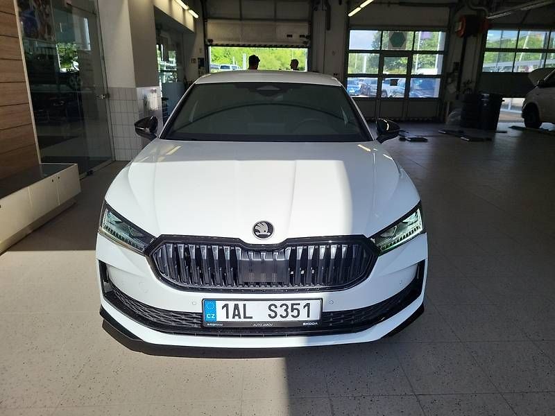 Škoda Superb (2026) 2.0 TDI Sportline - fotka 2 z 12
