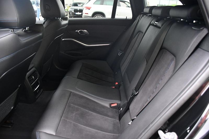 BMW Řada 3 320d xDrive M-SPORT   - fotka 20 z 64