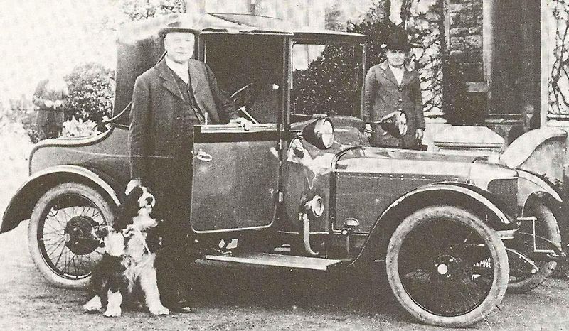 Motocykl Douglas W z roku 1917 byl k vidění na letošním, již 8. srazu historických vozidel v Litvínově na Loučkách.